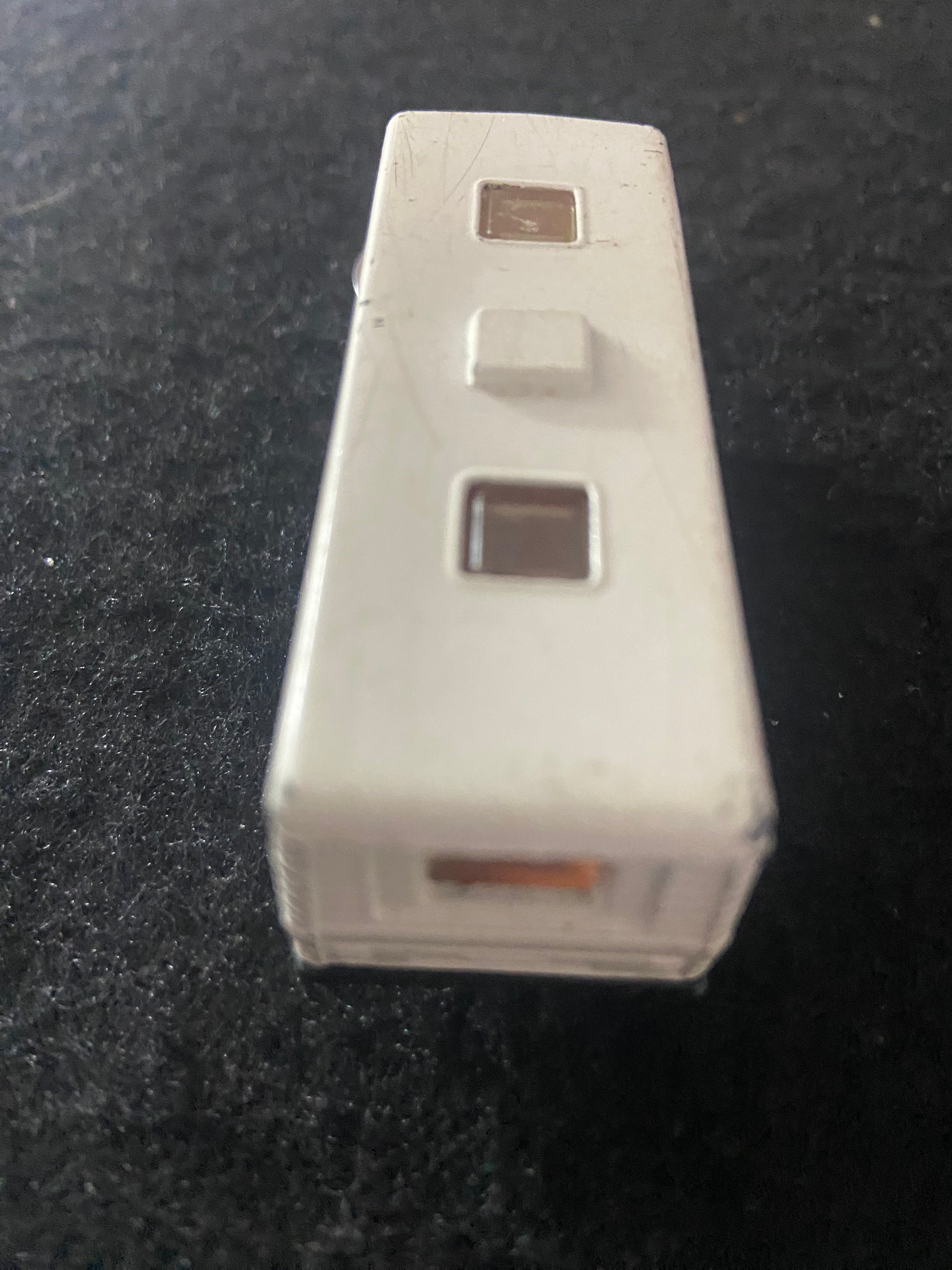 Wohnmobil Flaschenöffner aus bespielten Spielzeugauto