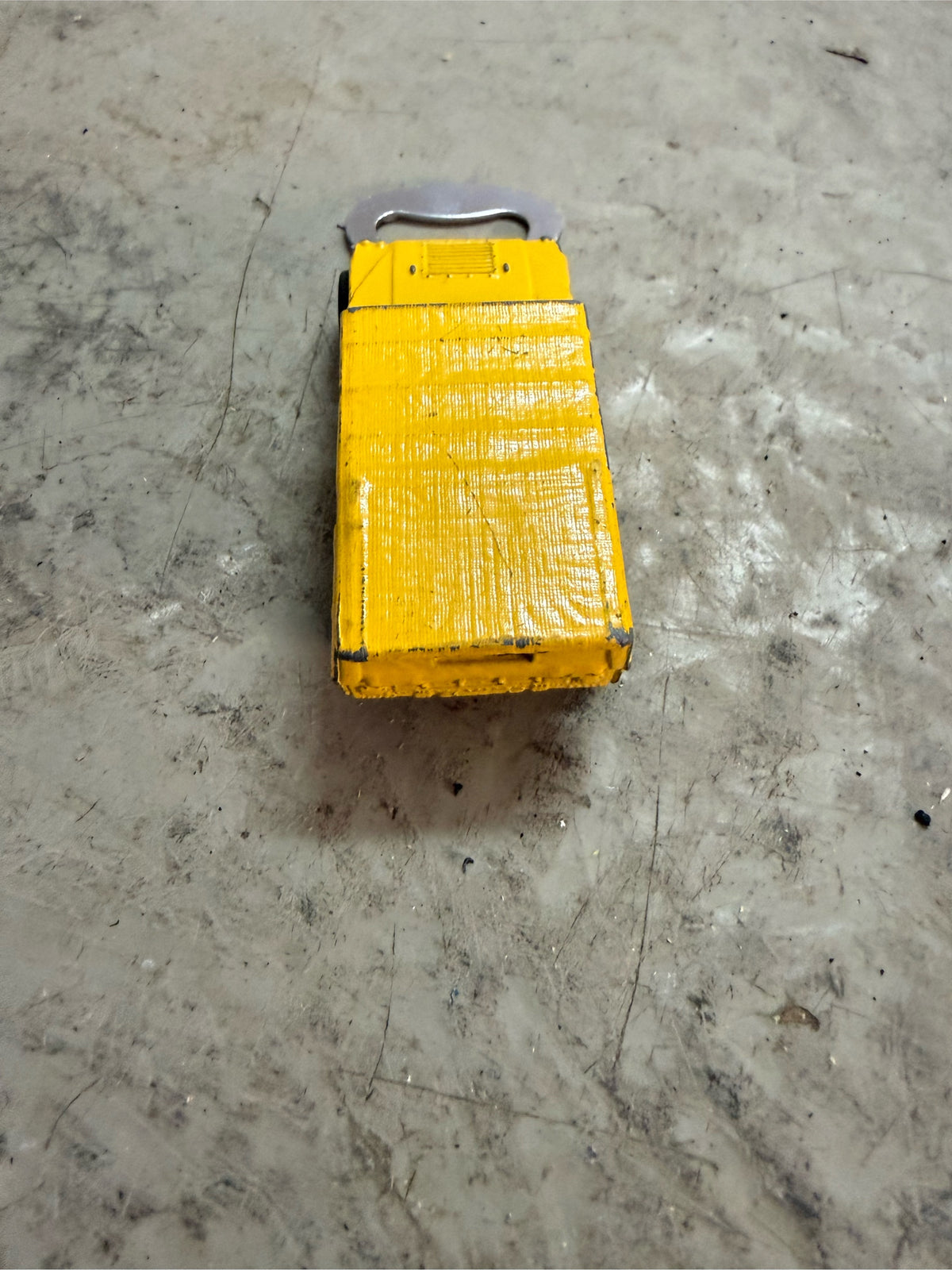 Flaschenöffner aus bespielten Spielzeugauto...Hummer mit Magnet
