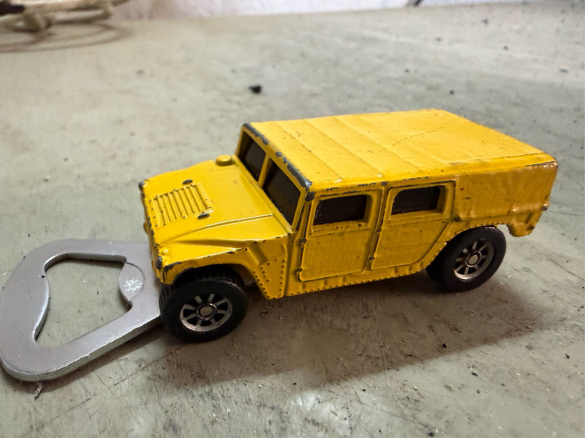 Flaschenöffner aus bespielten Spielzeugauto...Hummer mit Magnet