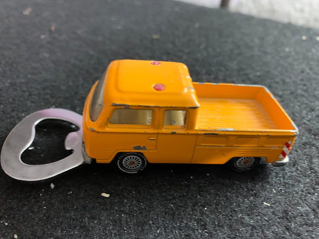 Flaschenöffner mit Magnet aus Spielzeugauto..VW T1 Pritsche