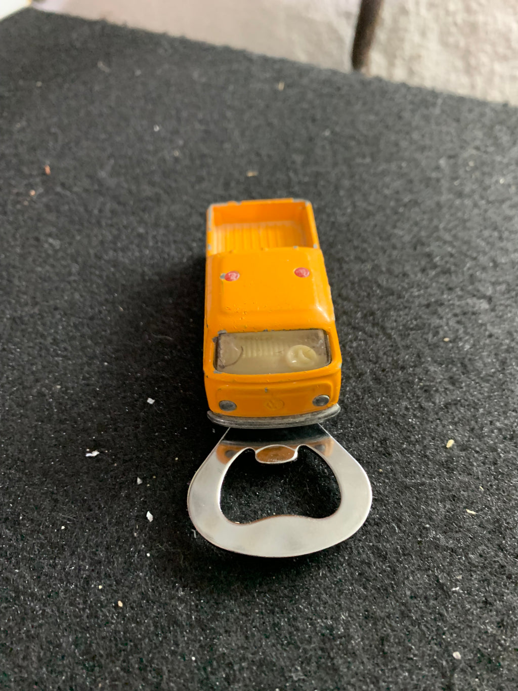 Flaschenöffner mit Magnet aus Spielzeugauto..VW T1 Pritsche