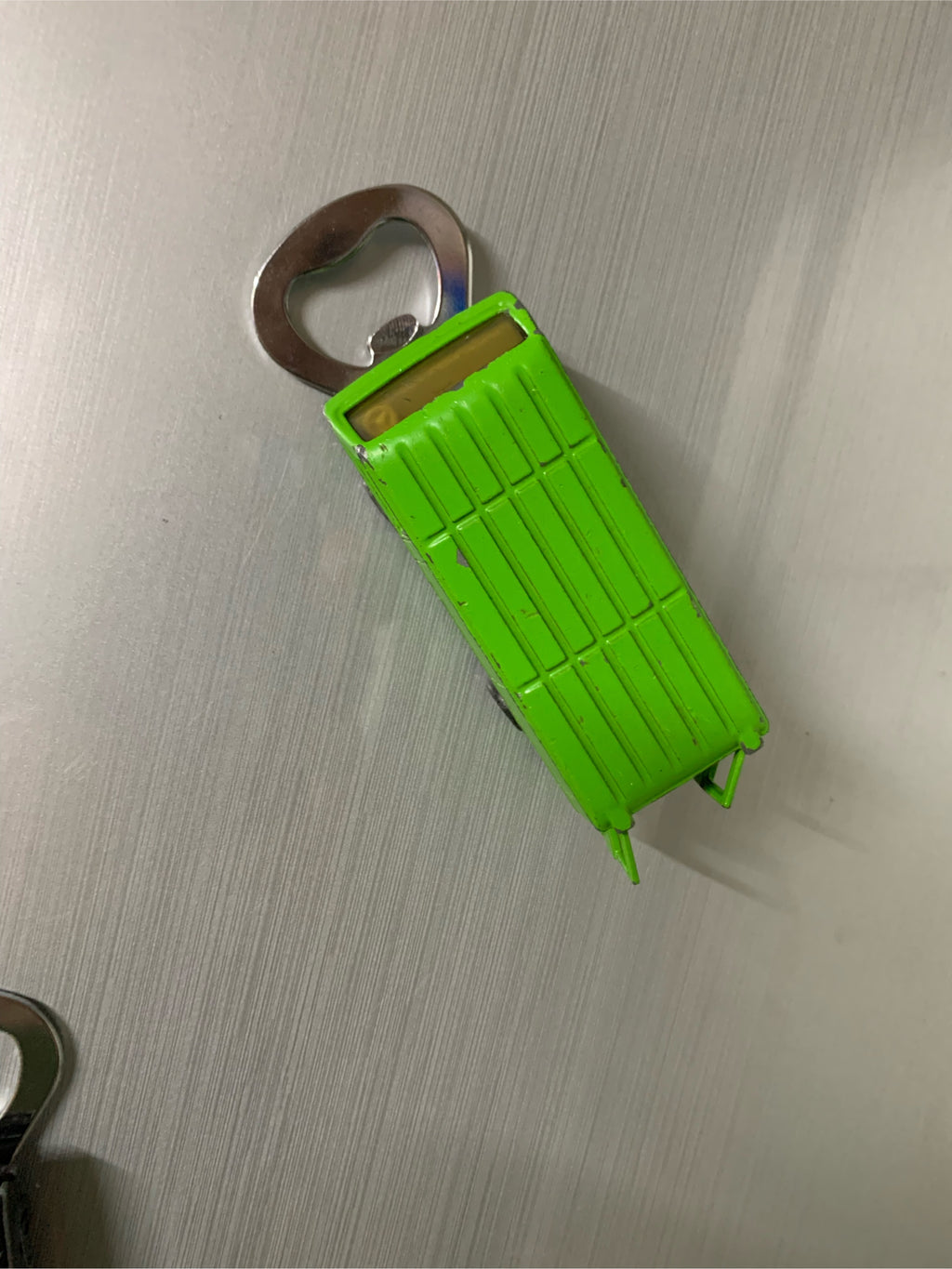 Flaschenöffner aus bespielten Spielzeugauto...VW LT...mit Magnet