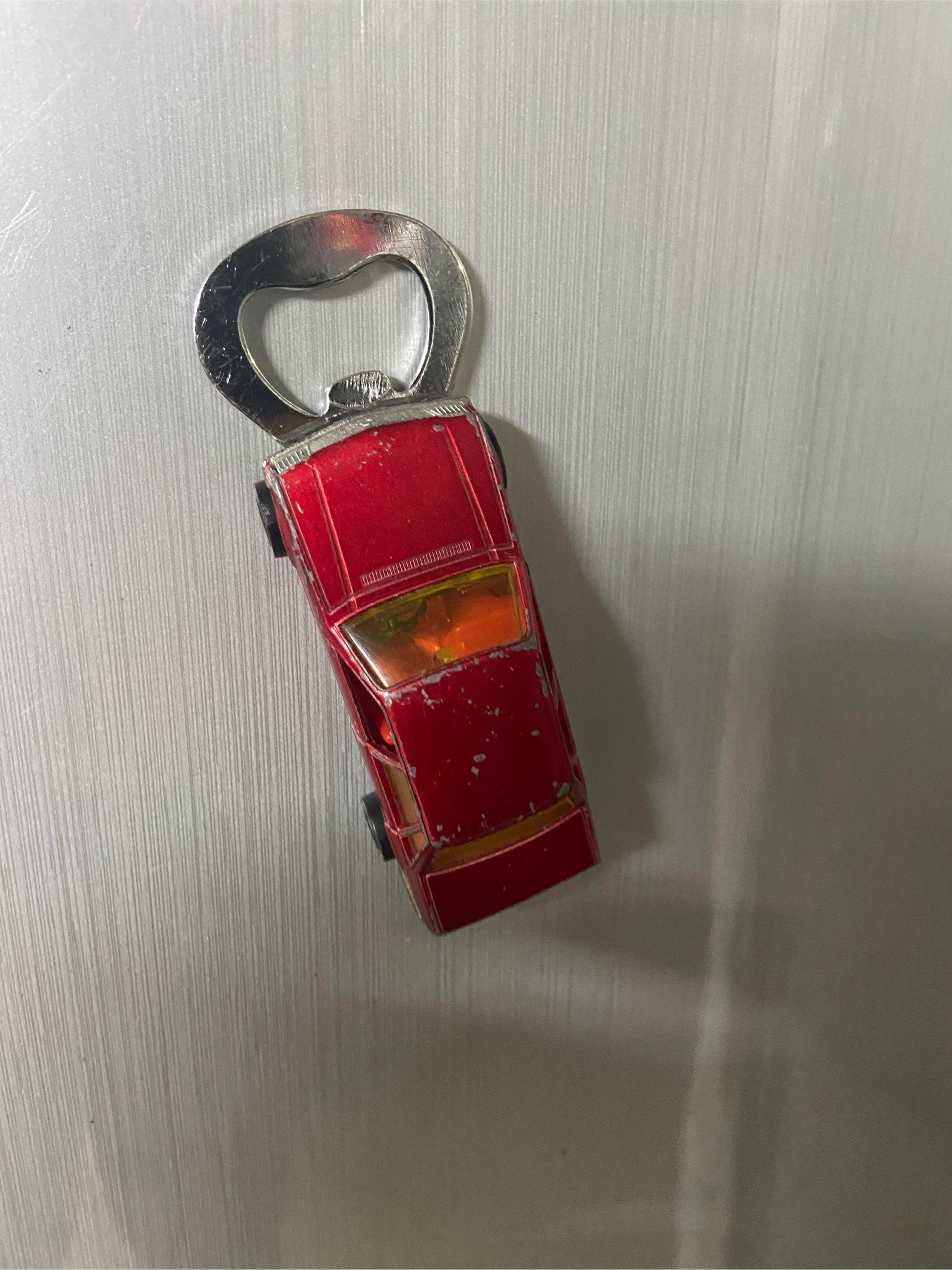 Upcycling Flaschenöffner aus bespielten Spielzeugauto...Opel Senator