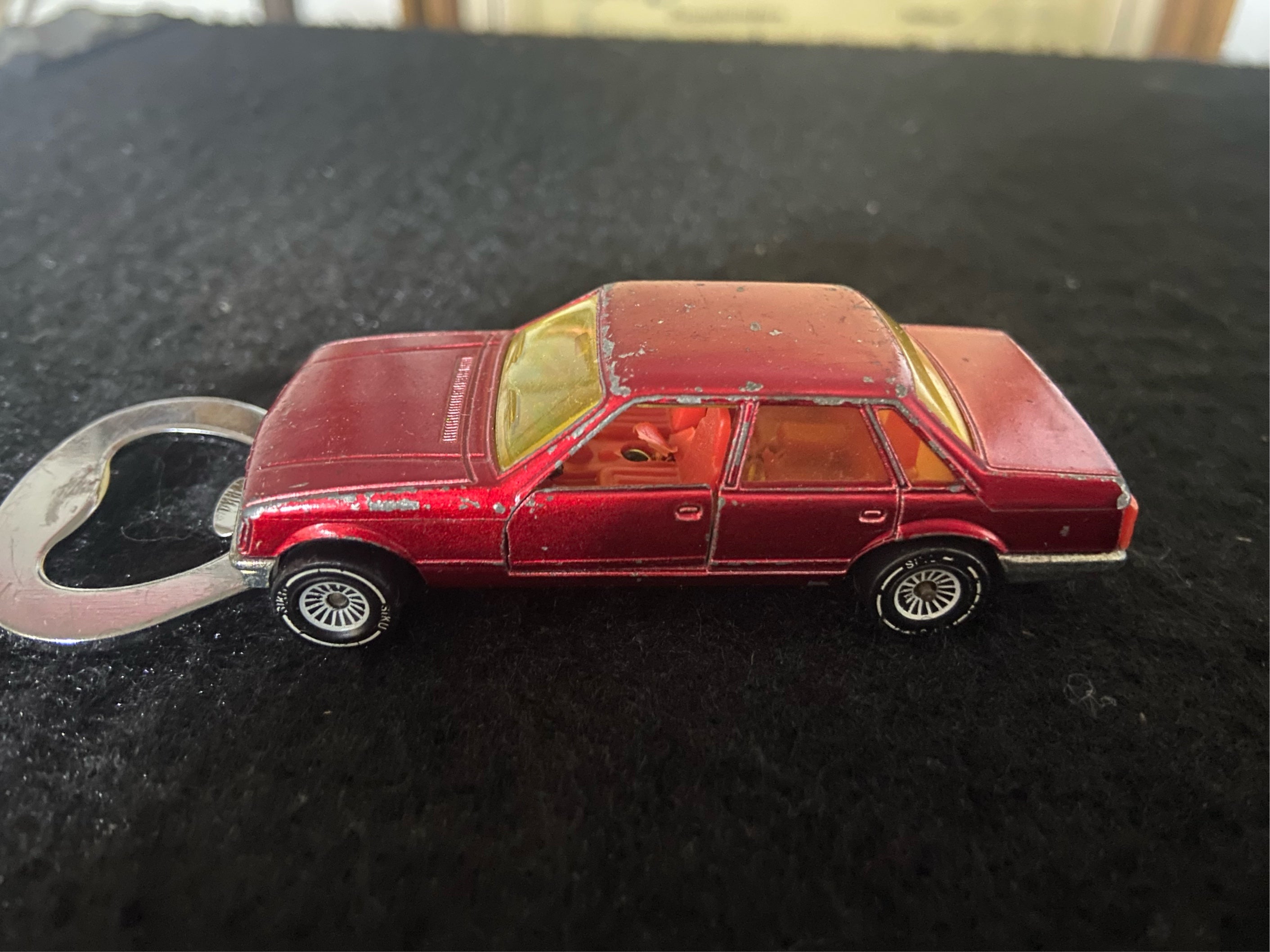 Upcycling Flaschenöffner aus bespielten Spielzeugauto...Opel Senator