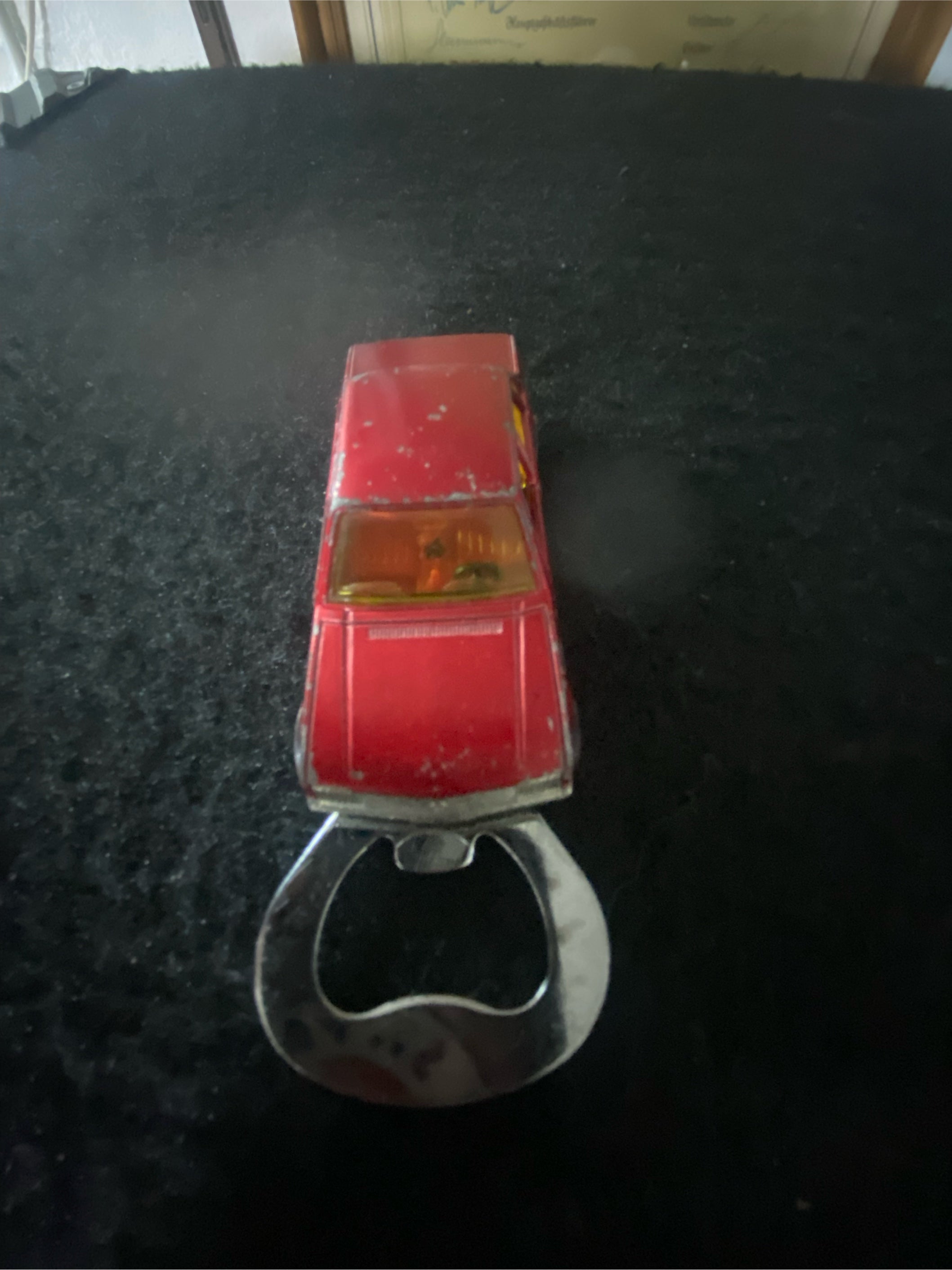 Upcycling Flaschenöffner aus bespielten Spielzeugauto...Opel Senator