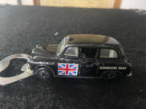 Flaschenöffner aus bespielten Spielzeugauto...London Taxi