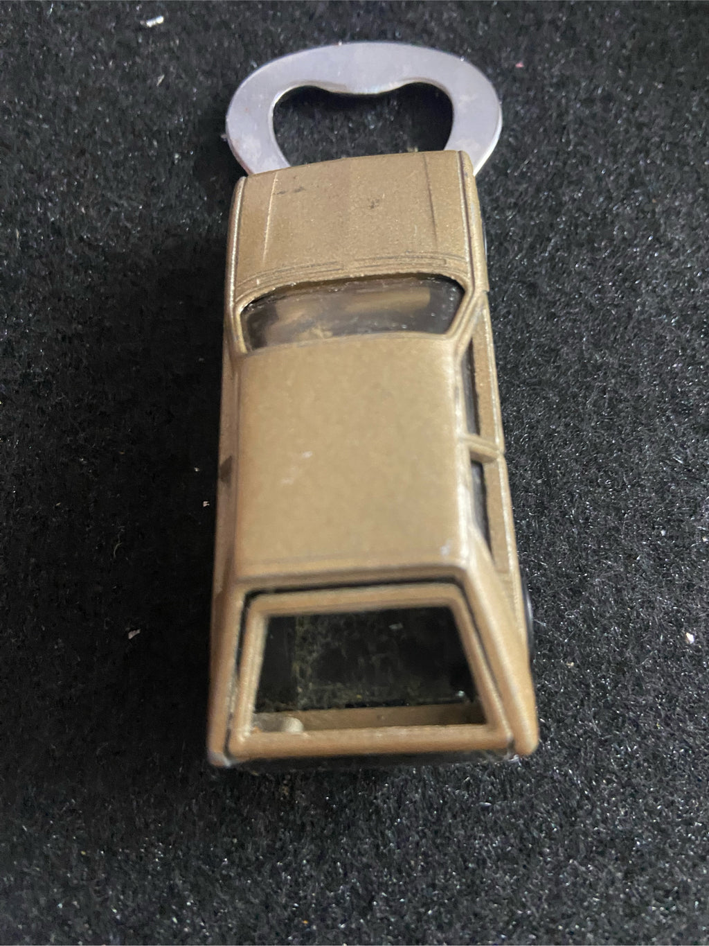 Upcycling Flaschenöffner aus bespielet Spielzeugauto...Opel Kadett D