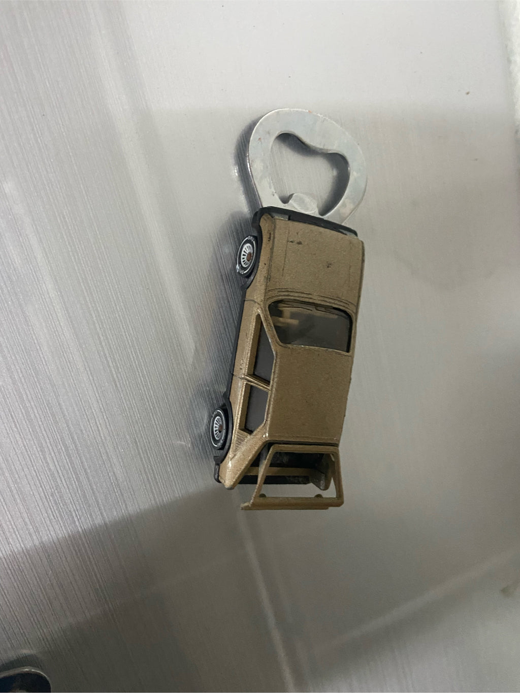 Upcycling Flaschenöffner aus bespielet Spielzeugauto...Opel Kadett D