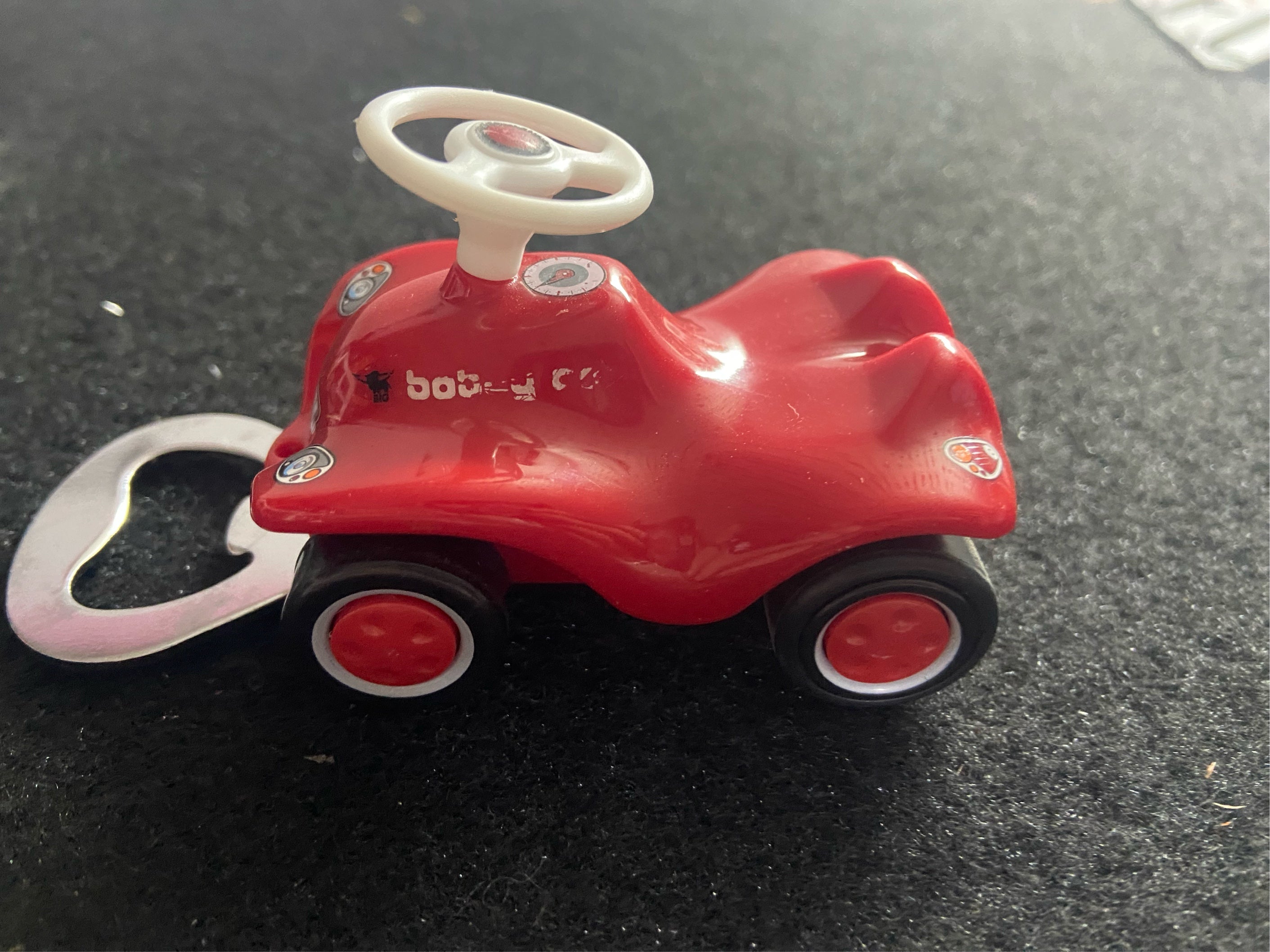 Bobbycar Big Upcycling Flaschenöffner aus bespielten Spielzeugauto