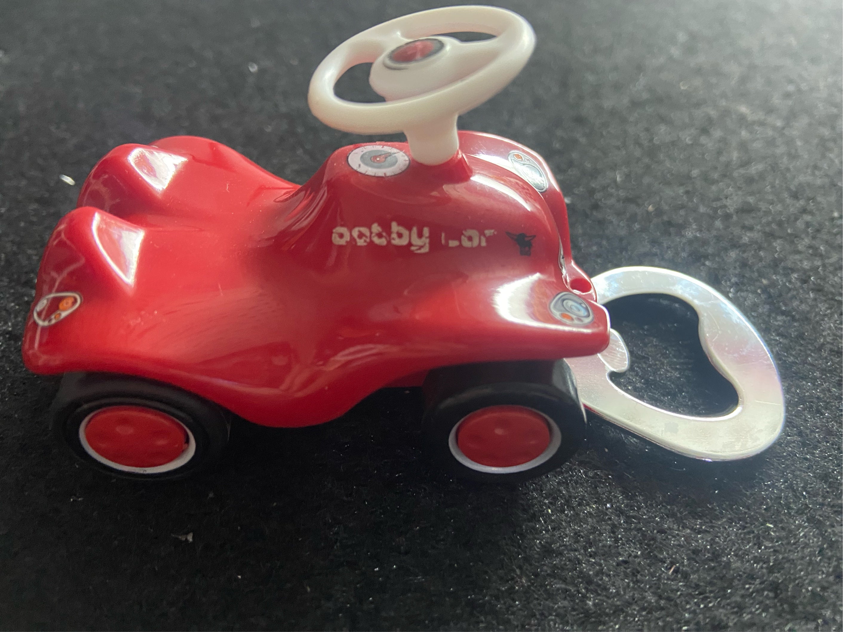 Bobbycar Big Upcycling Flaschenöffner aus bespielten Spielzeugauto