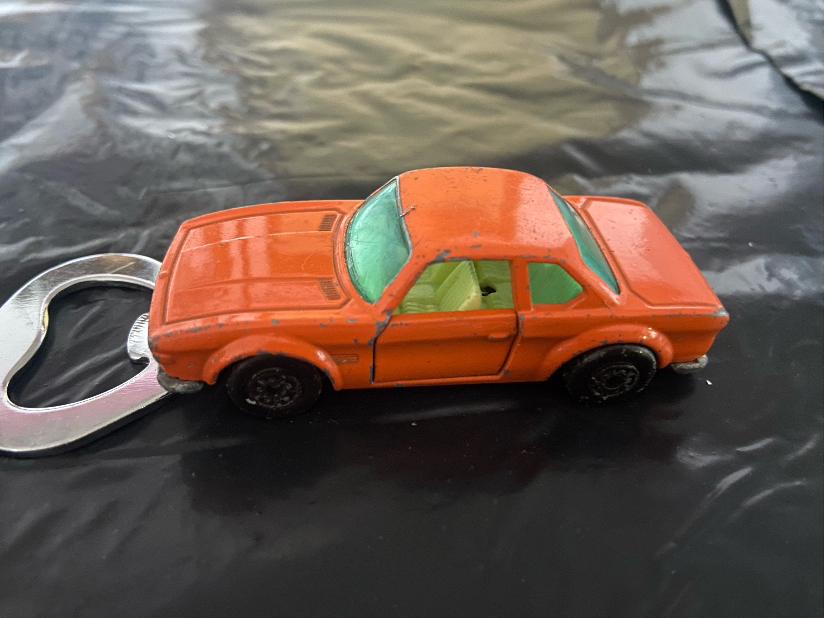 Magnet Flaschenöffner aus bespielten Spielzeugauto...BMW 3,0CS