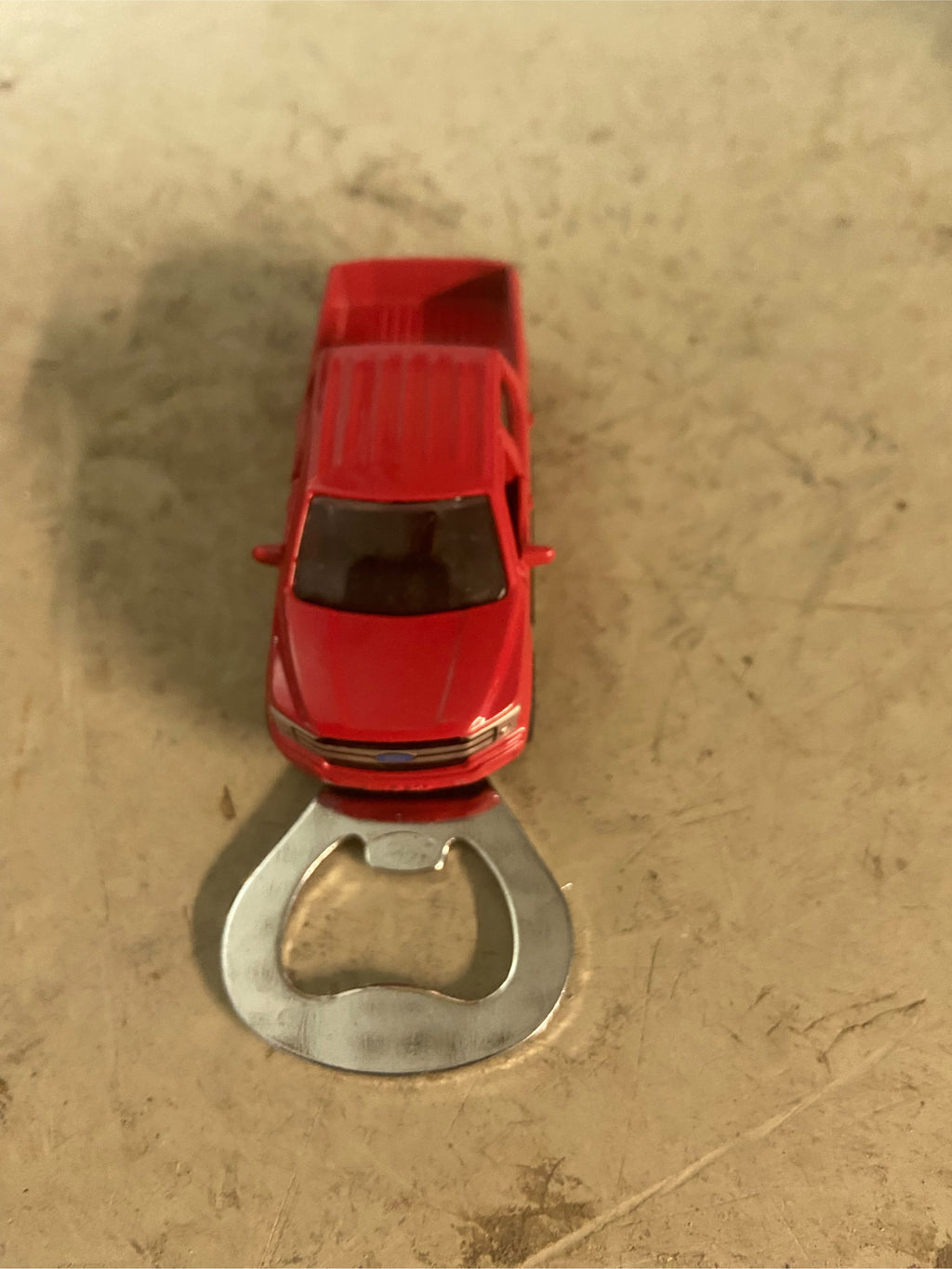 Flaschenöffner aus bespielten Spielzeugauto...Ford F150