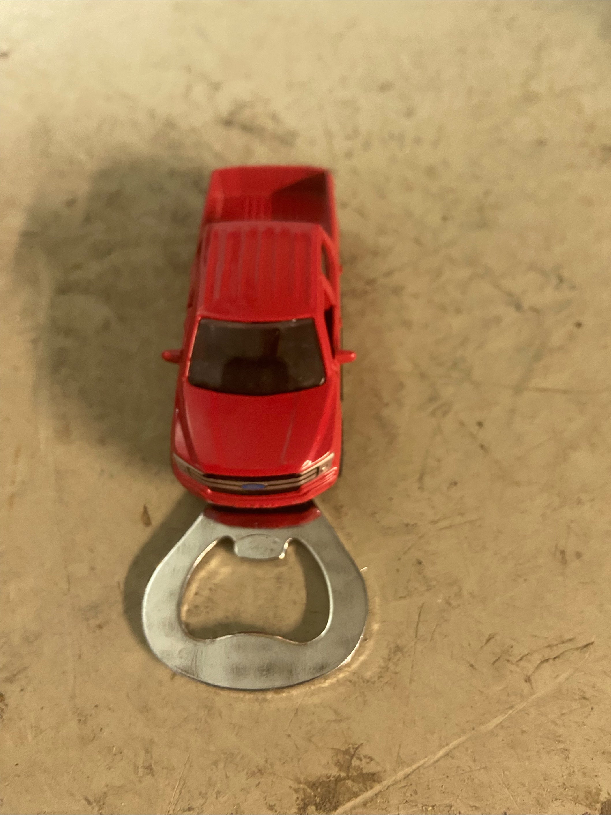 Flaschenöffner aus bespielten Spielzeugauto...Ford F150