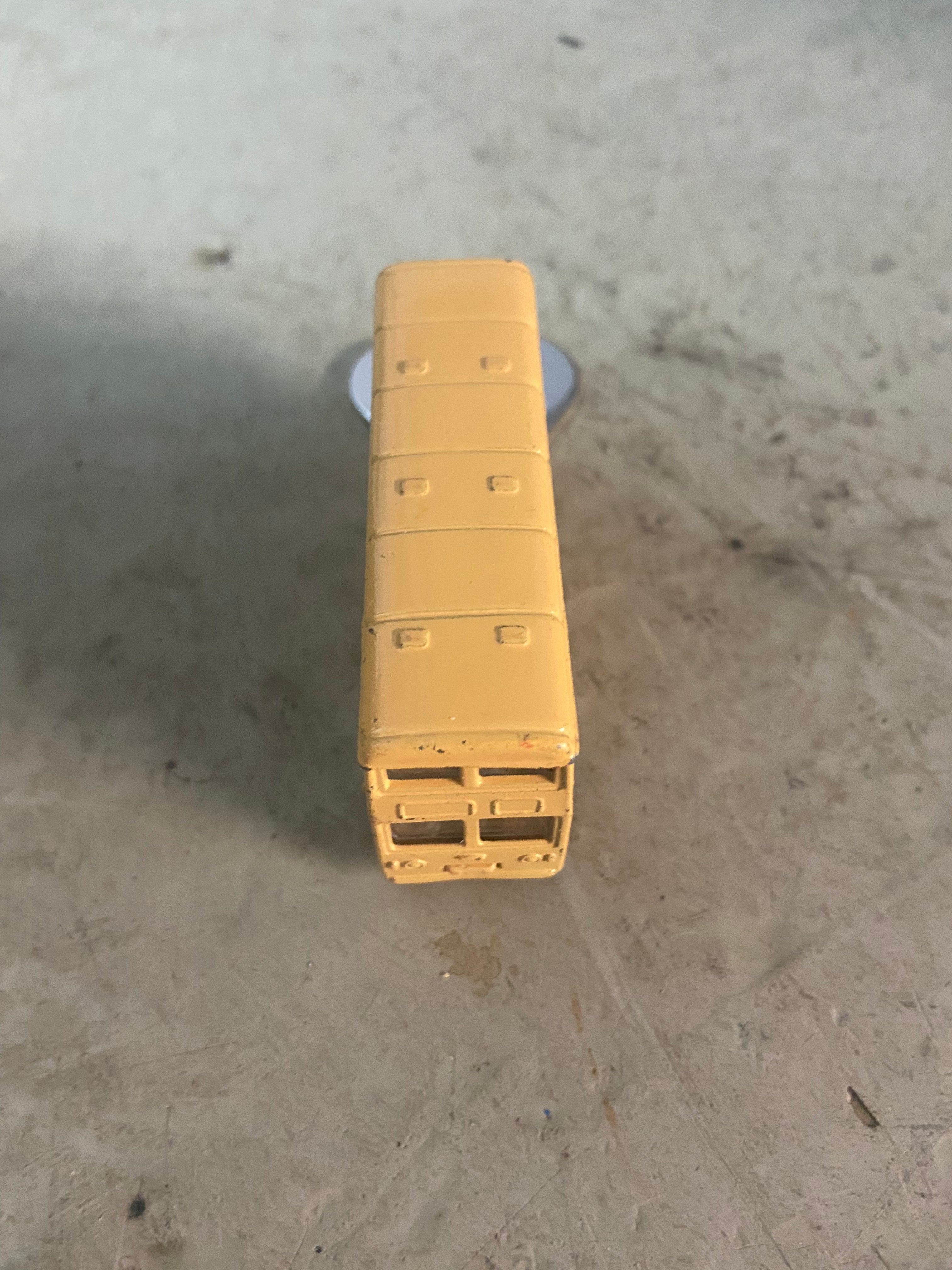 Flaschenöffner aus bespielten Spielzeugauto...Berlin Bus