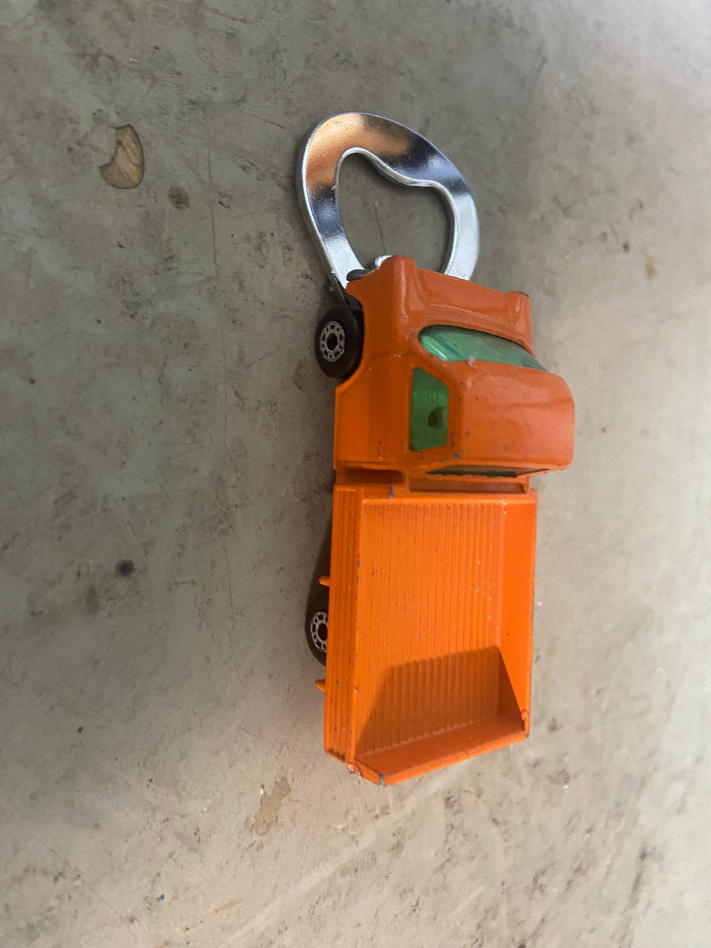 Flaschenöffner aus bespielten Spielzeugauto...Ford Transit Pritsche
