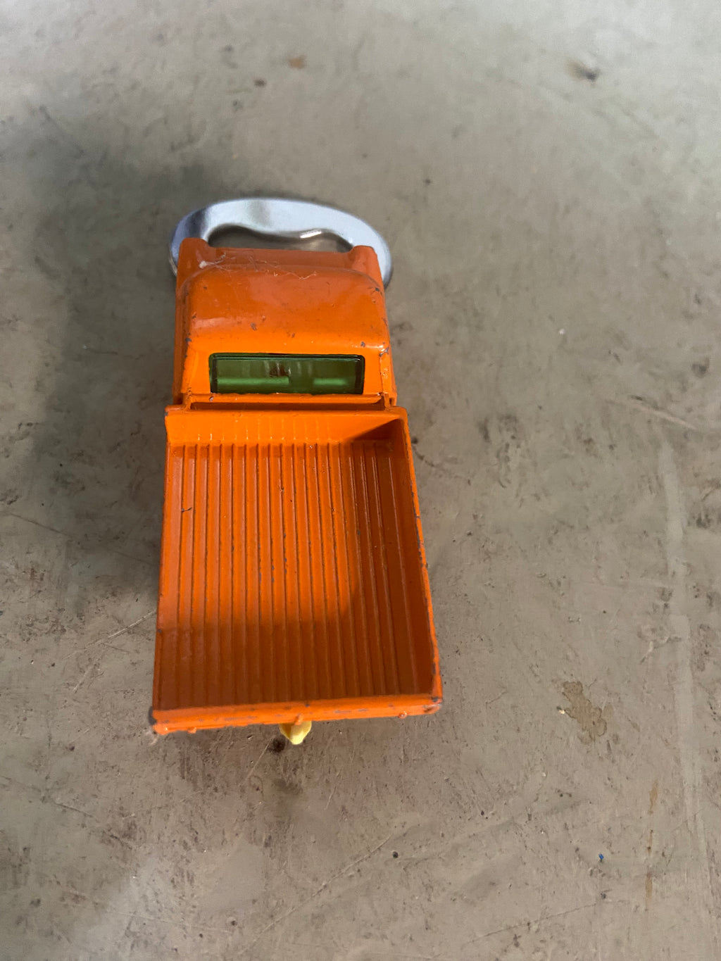 Flaschenöffner aus bespielten Spielzeugauto...Ford Transit Pritsche