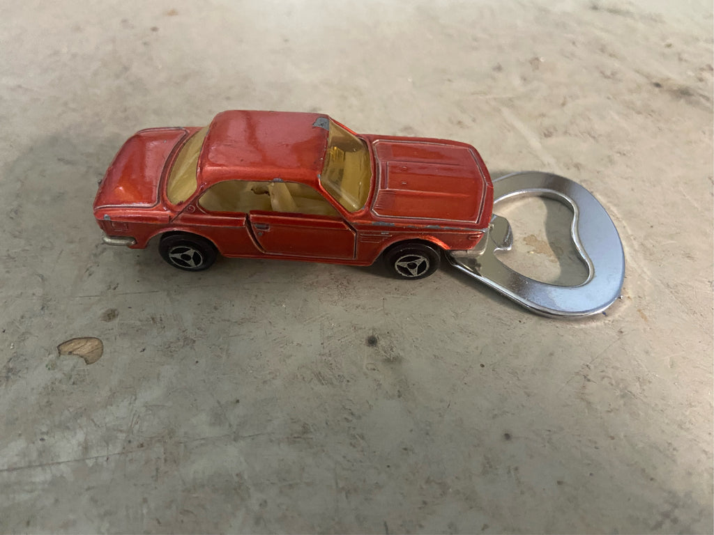 Flaschenöffner aus bespielten Spielzeugauto...BMW 3.0CS