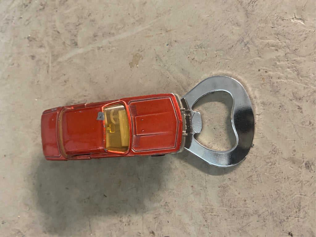 Flaschenöffner aus bespielten Spielzeugauto...BMW 3.0CS