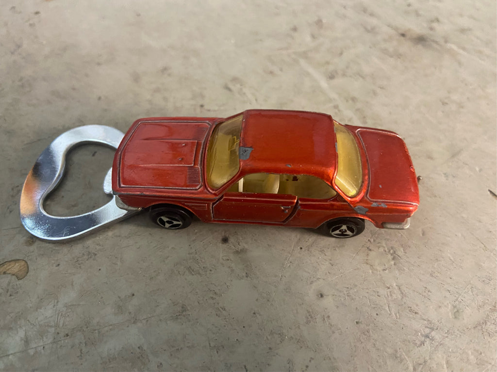 Flaschenöffner aus bespielten Spielzeugauto...BMW 3.0CS