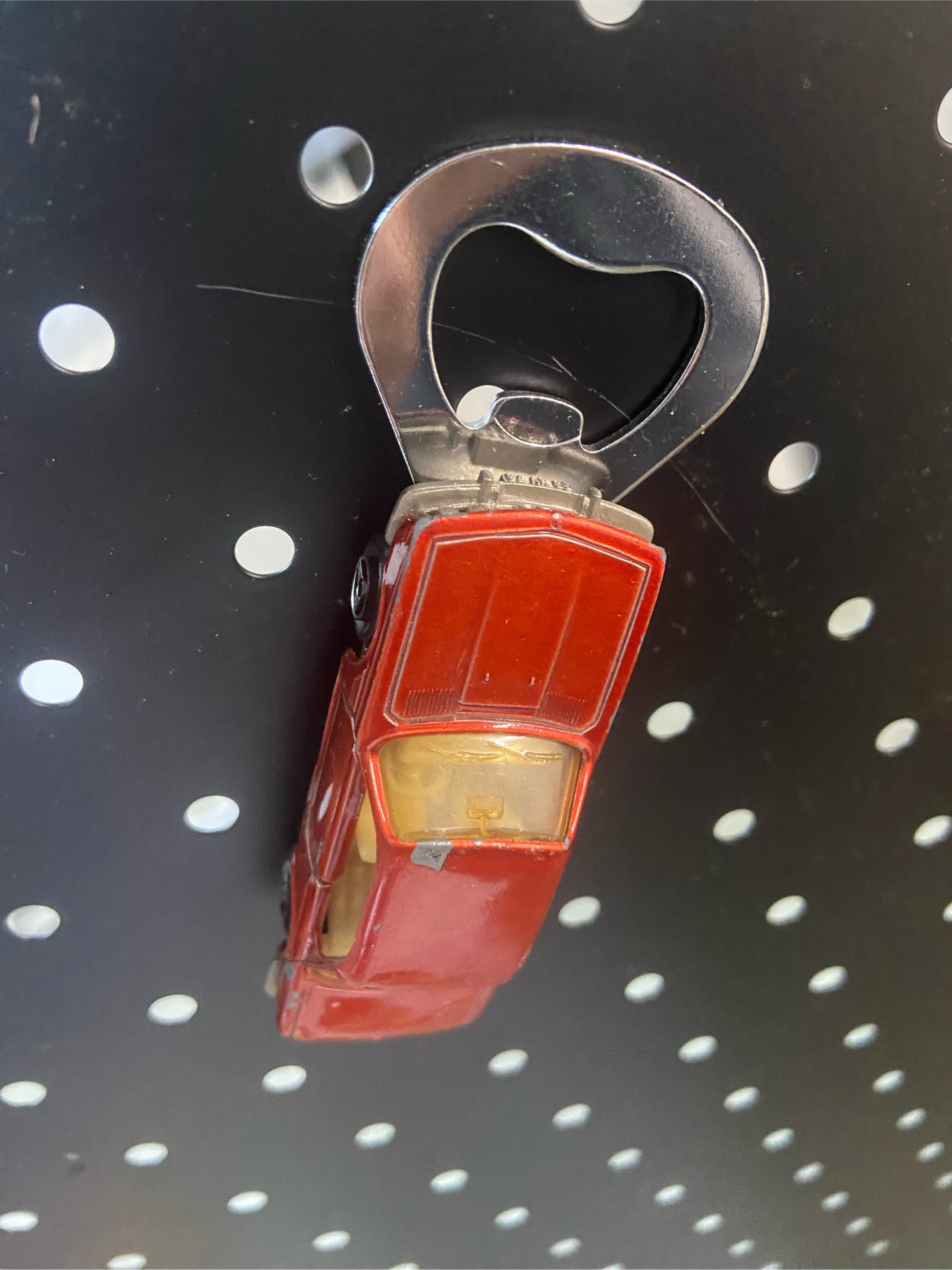 Flaschenöffner aus bespielten Spielzeugauto...BMW 3.0CS
