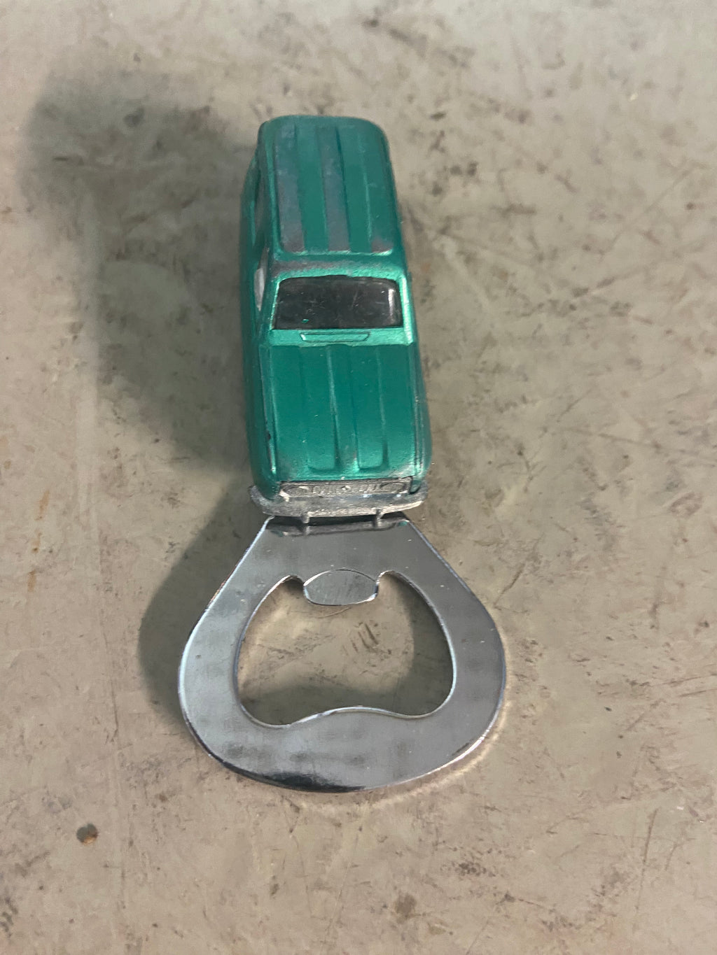 Flaschenöffner aus bespielten Spielzeugauto...Renault R4