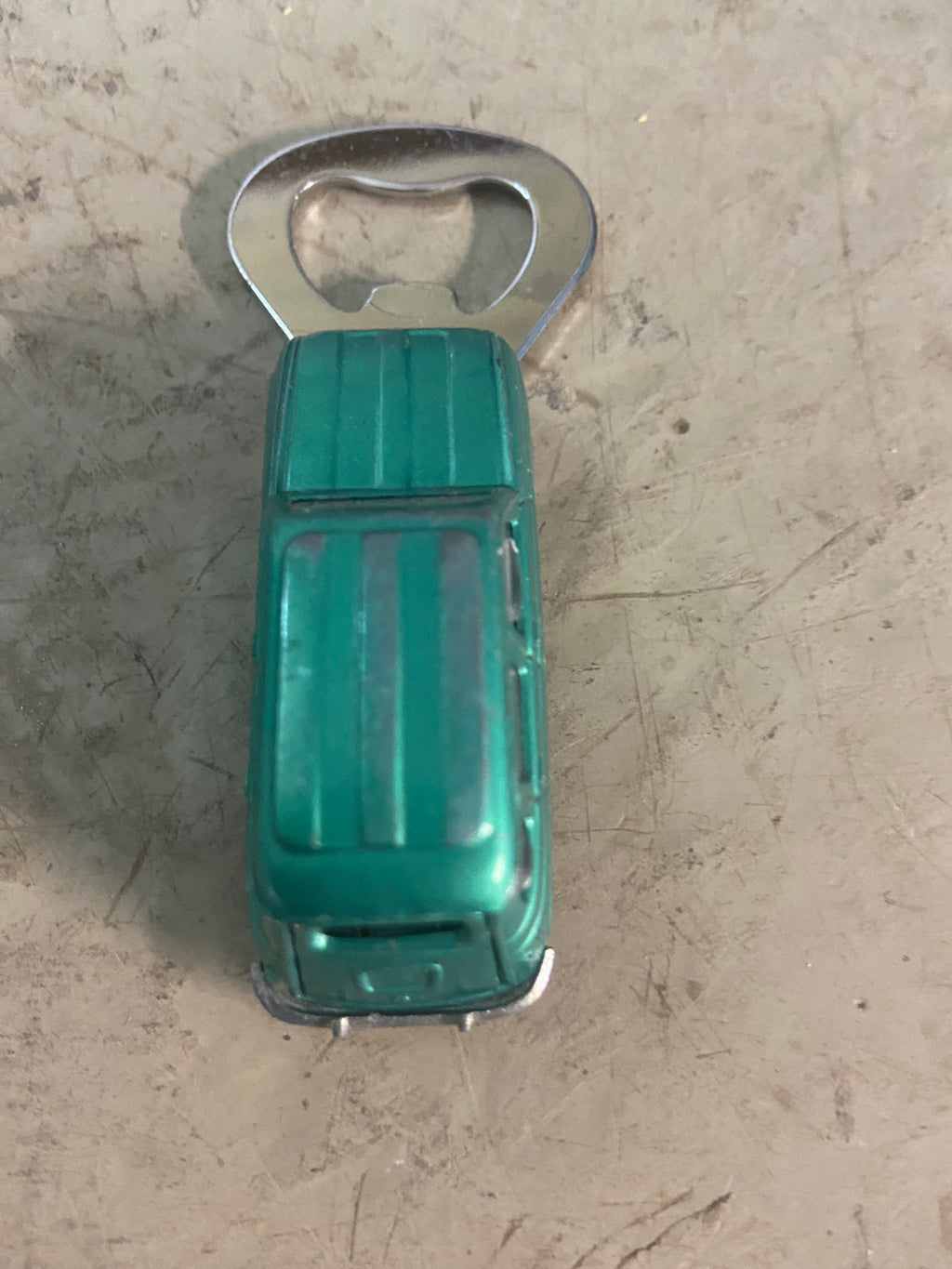 Flaschenöffner aus bespielten Spielzeugauto...Renault R4