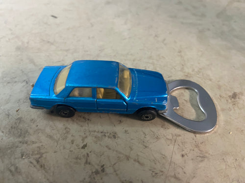 Flaschenöffner aus bespielten Spielzeugauto...Mercedes 450