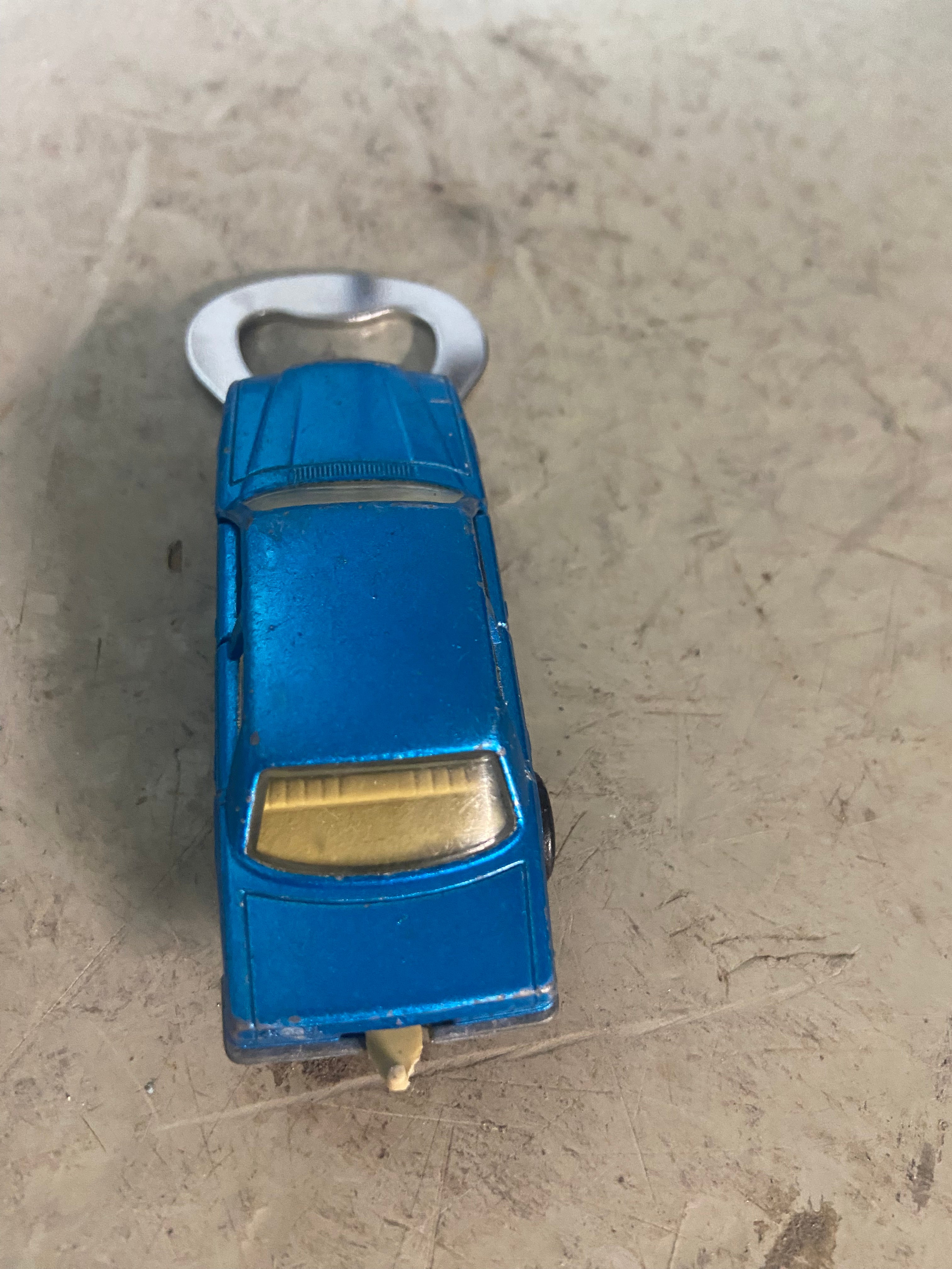 Flaschenöffner aus bespielten Spielzeugauto...Mercedes 450