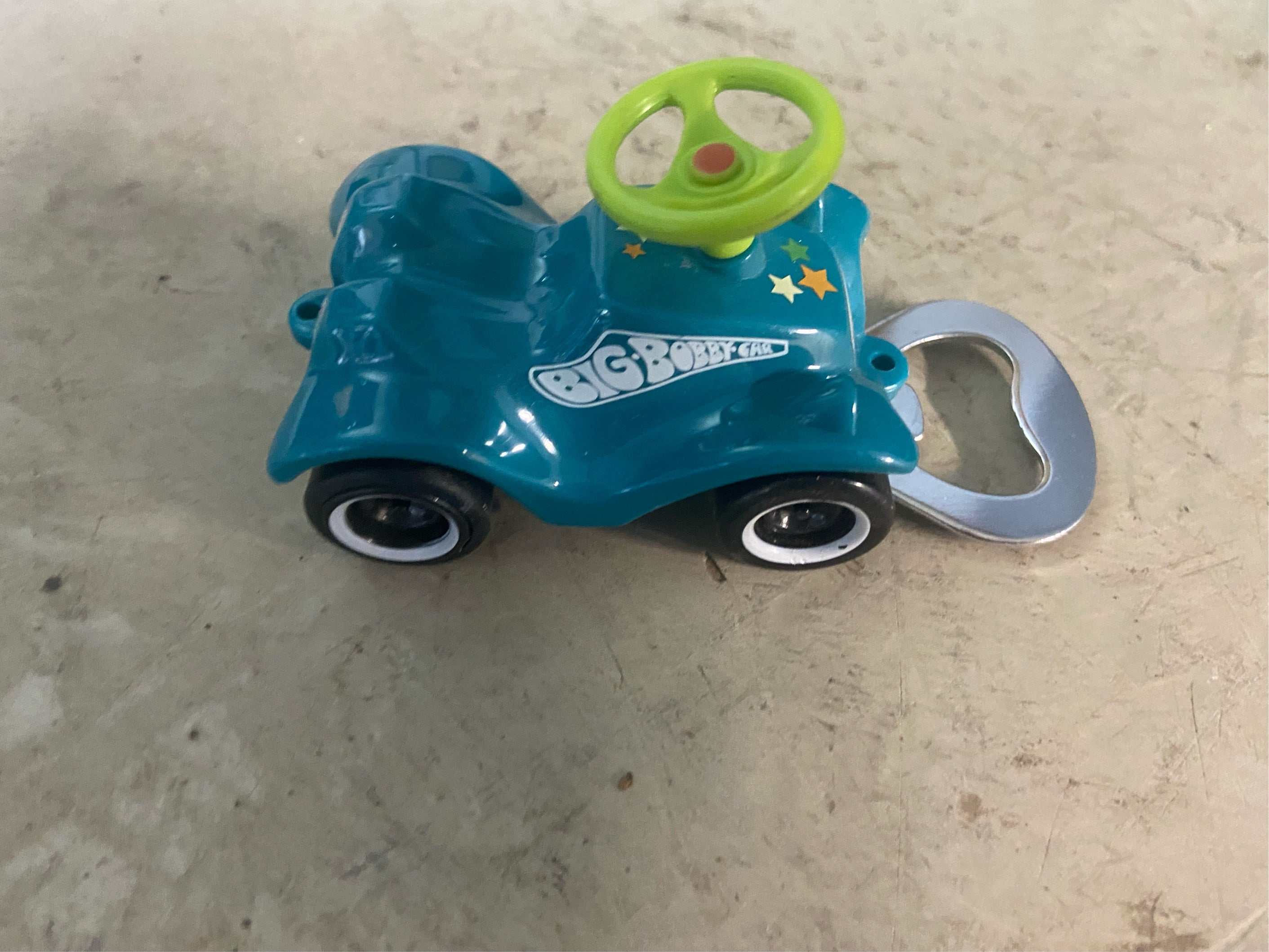 Flaschenöffner aus bespielten Spielzeugauto...Bobby Car